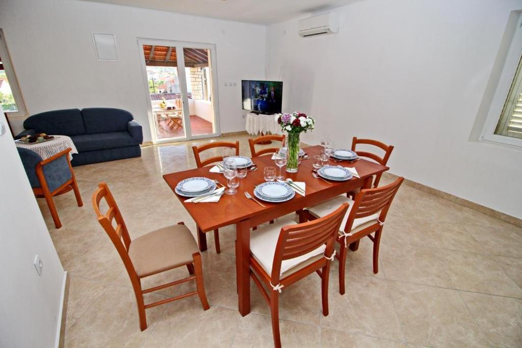 Apartment Lucija Вела Лука Екстериор снимка